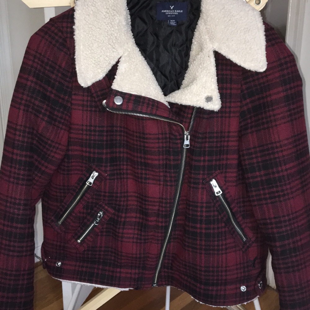 Trendy women’s plaid jacket